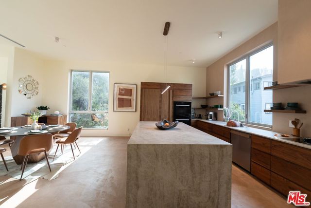 1264 Hyperion Avenue, Los Angeles, CA 90029