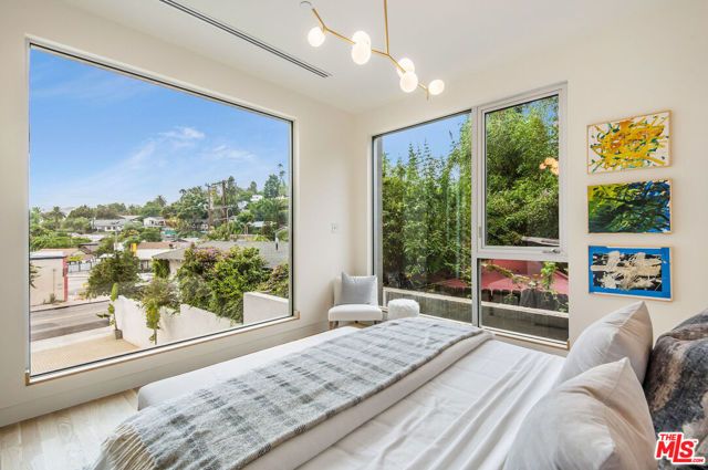 1264 Hyperion Avenue, Los Angeles, CA 90029