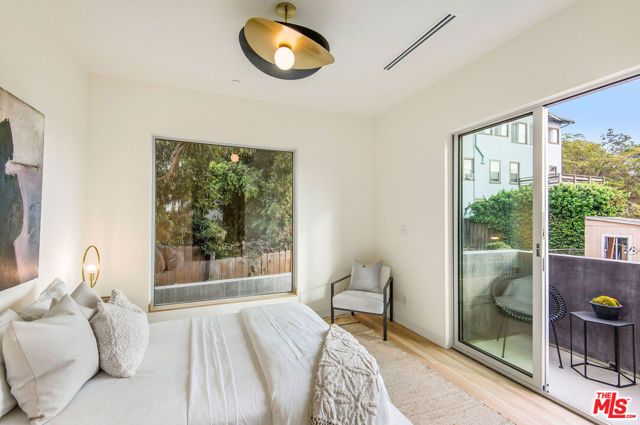1264 Hyperion Avenue, Los Angeles, CA 90029