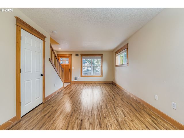 2507 E Burnside St, Portland, OR 97214