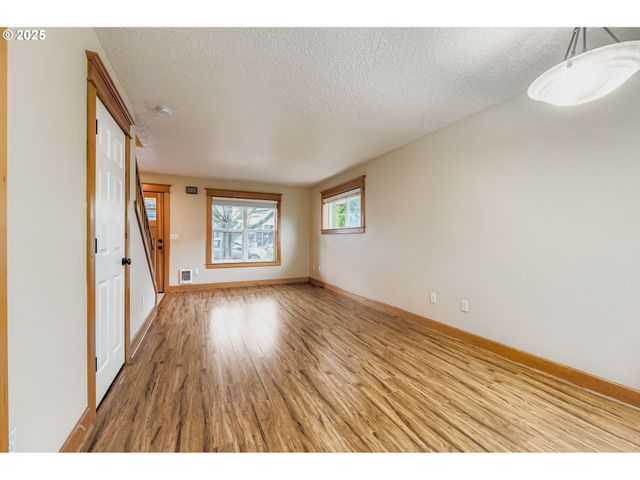 2507 E Burnside St, Portland, OR 97214