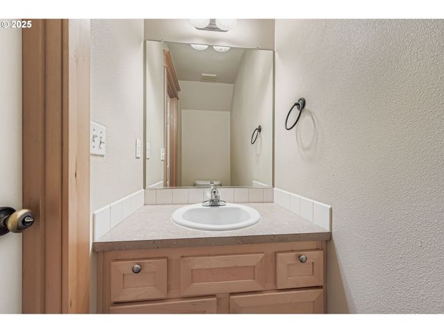 2507 E Burnside St, Portland, OR 97214