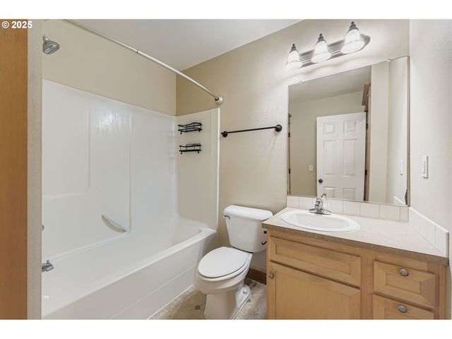 2507 E Burnside St, Portland, OR 97214