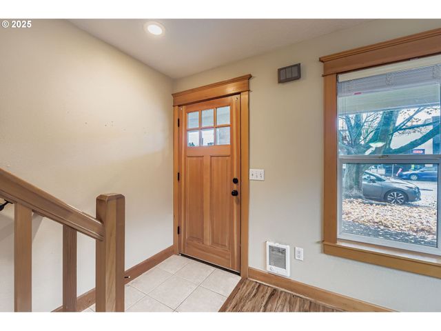 2507 E Burnside St, Portland, OR 97214