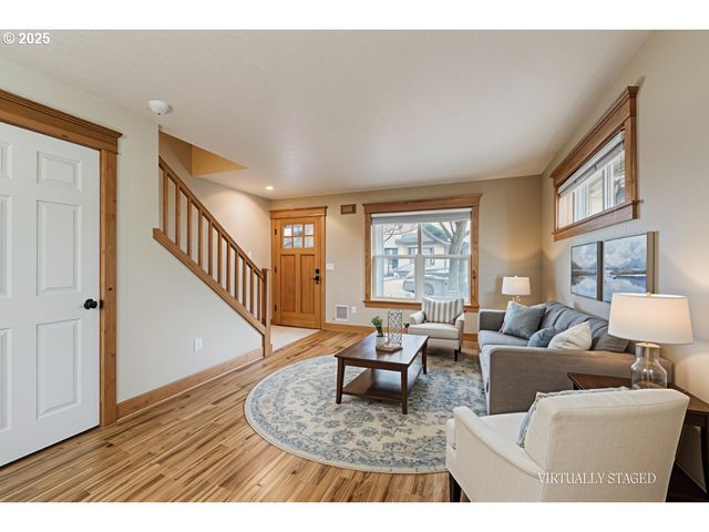 2507 E Burnside St, Portland, OR 97214