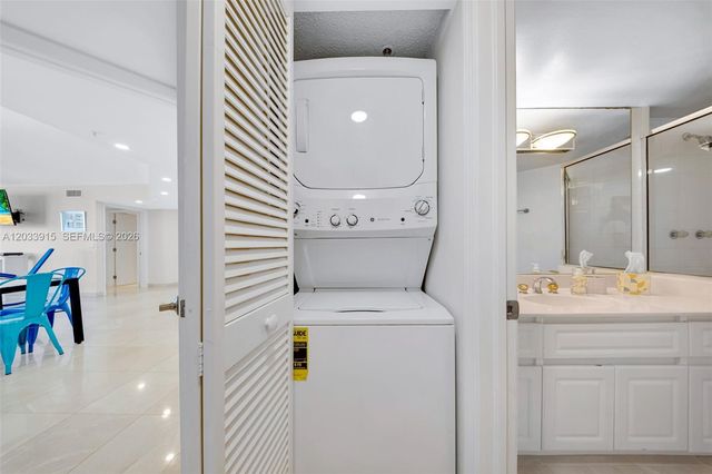 6301 Collins Avenue 1708, Miami Beach, FL 33141