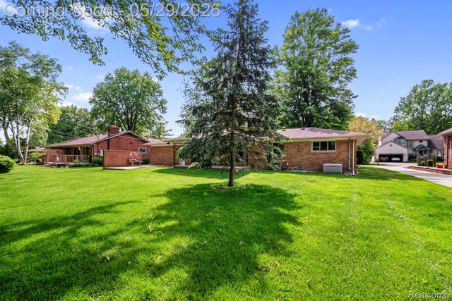 38230 Chartier Street, Harrison Charter Township, MI 48045
