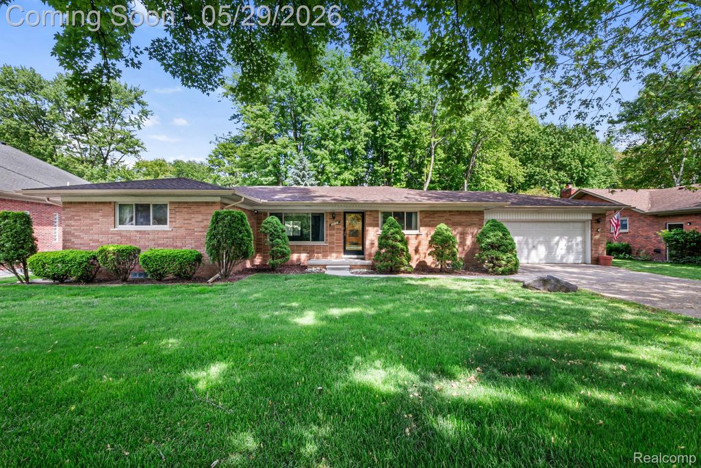 38230 Chartier Street, Harrison Charter Township, MI 48045