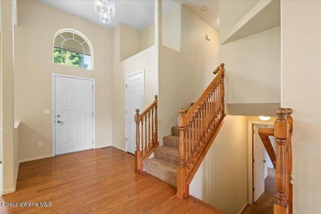 673 E Cloverleaf Dr, Hayden, ID 83835