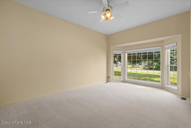 673 E Cloverleaf Dr, Hayden, ID 83835