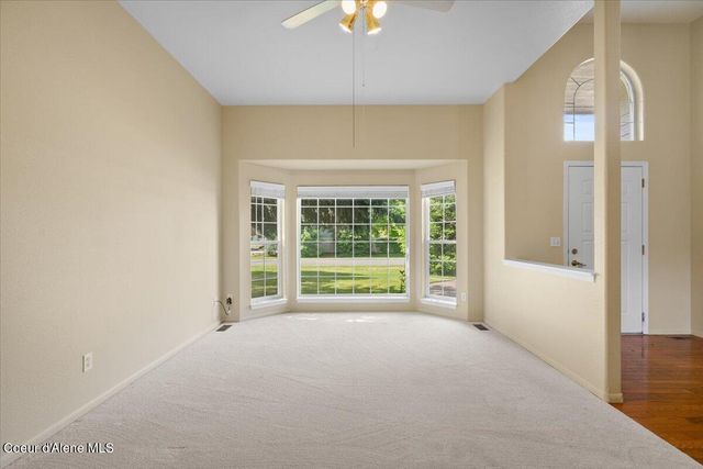 673 E Cloverleaf Dr, Hayden, ID 83835