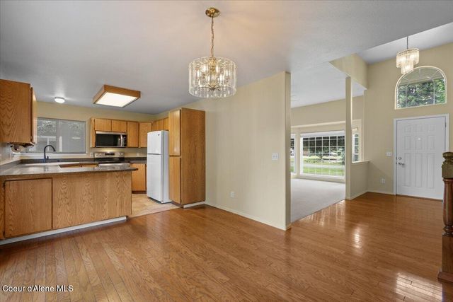 673 E Cloverleaf Dr, Hayden, ID 83835