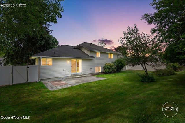 673 E Cloverleaf Dr, Hayden, ID 83835