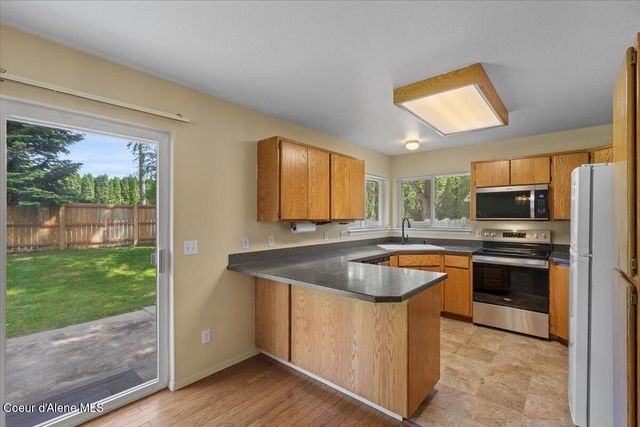 673 E Cloverleaf Dr, Hayden, ID 83835