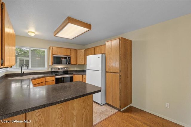 673 E Cloverleaf Dr, Hayden, ID 83835
