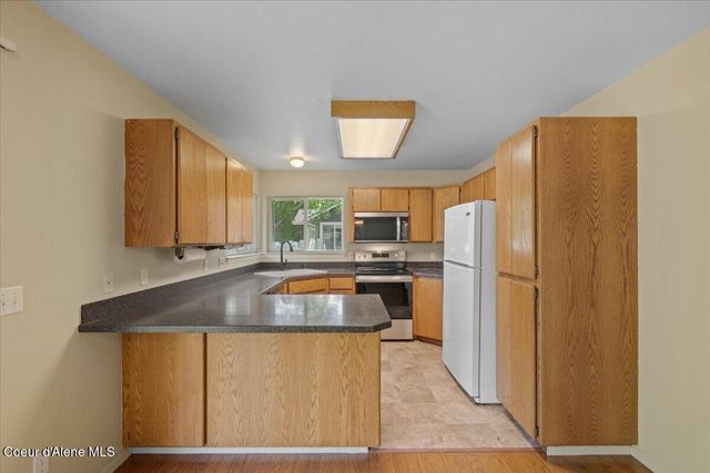 673 E Cloverleaf Dr, Hayden, ID 83835