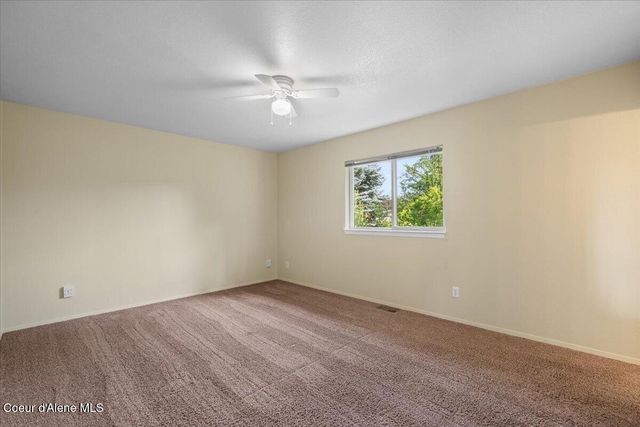 673 E Cloverleaf Dr, Hayden, ID 83835