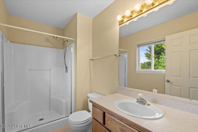 673 E Cloverleaf Dr, Hayden, ID 83835