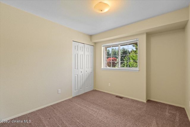 673 E Cloverleaf Dr, Hayden, ID 83835