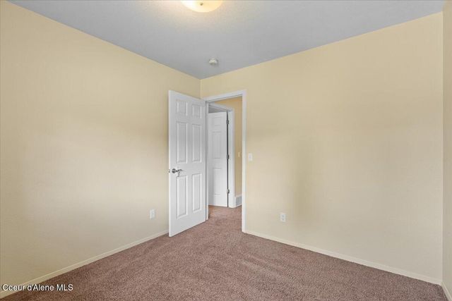 673 E Cloverleaf Dr, Hayden, ID 83835