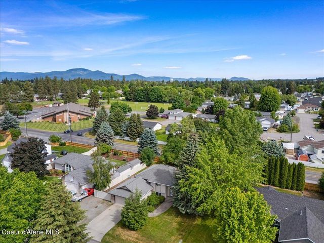 673 E Cloverleaf Dr, Hayden, ID 83835
