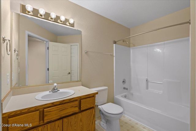 673 E Cloverleaf Dr, Hayden, ID 83835