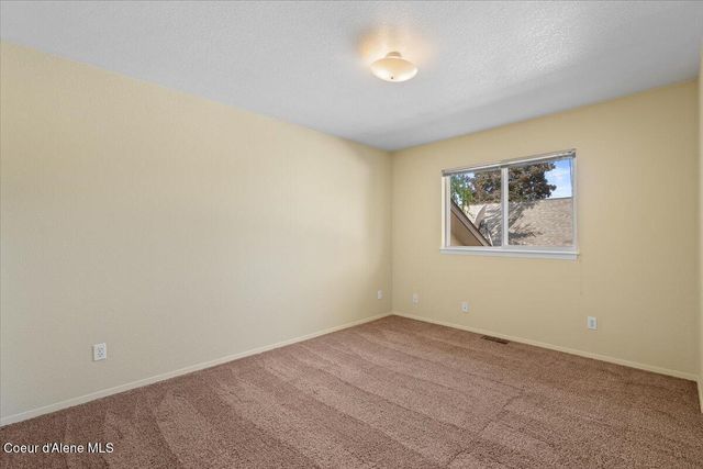 673 E Cloverleaf Dr, Hayden, ID 83835