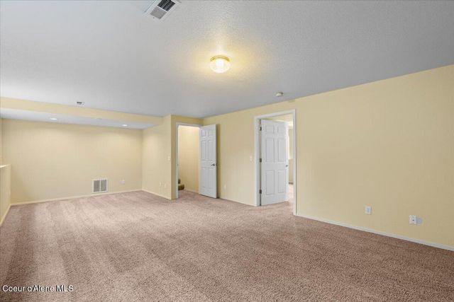 673 E Cloverleaf Dr, Hayden, ID 83835