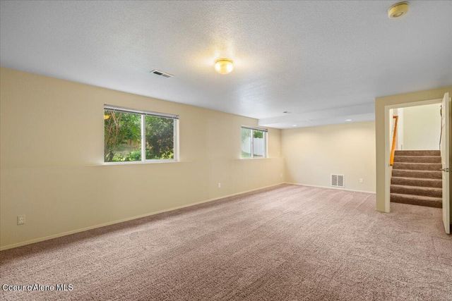 673 E Cloverleaf Dr, Hayden, ID 83835