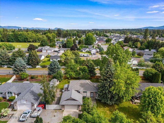 673 E Cloverleaf Dr, Hayden, ID 83835