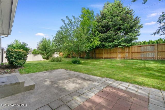 673 E Cloverleaf Dr, Hayden, ID 83835