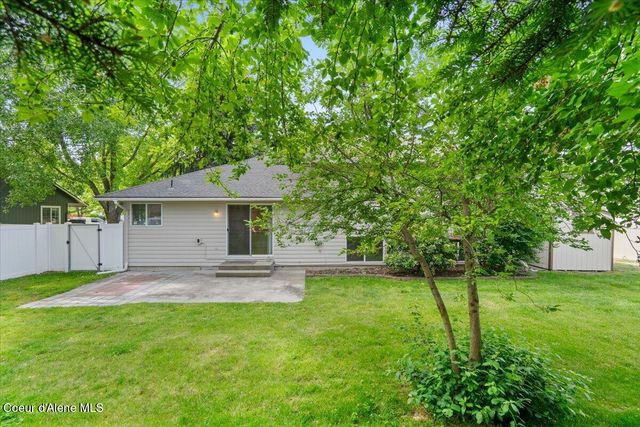 673 E Cloverleaf Dr, Hayden, ID 83835