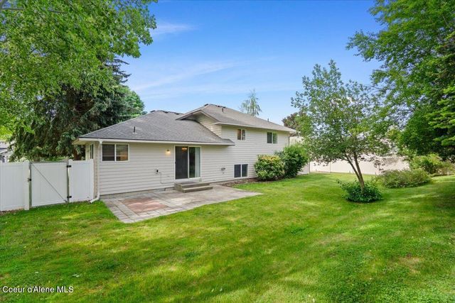 673 E Cloverleaf Dr, Hayden, ID 83835