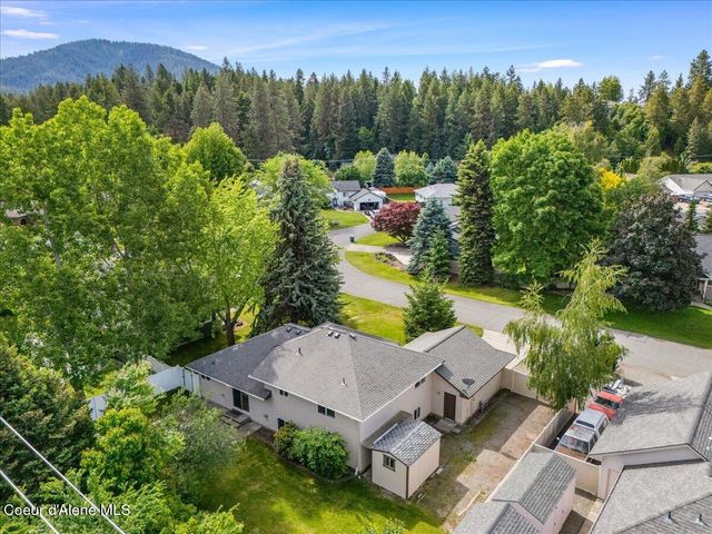 673 E Cloverleaf Dr, Hayden, ID 83835