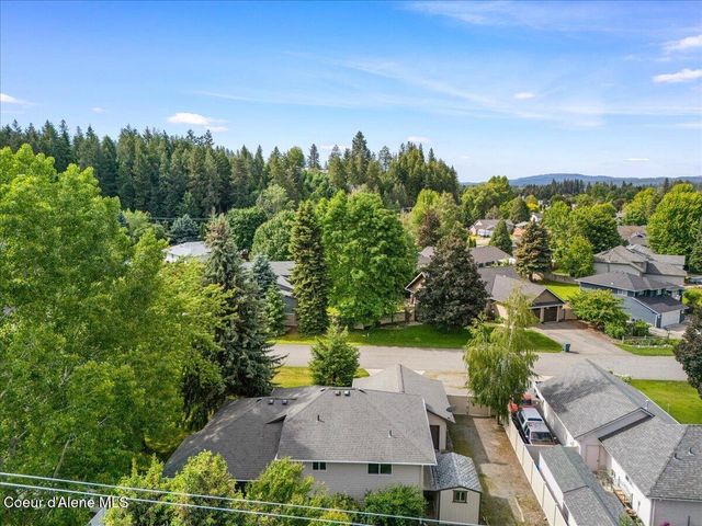 673 E Cloverleaf Dr, Hayden, ID 83835