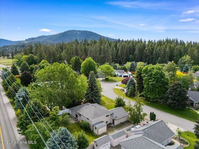 673 E Cloverleaf Dr, Hayden, ID 83835