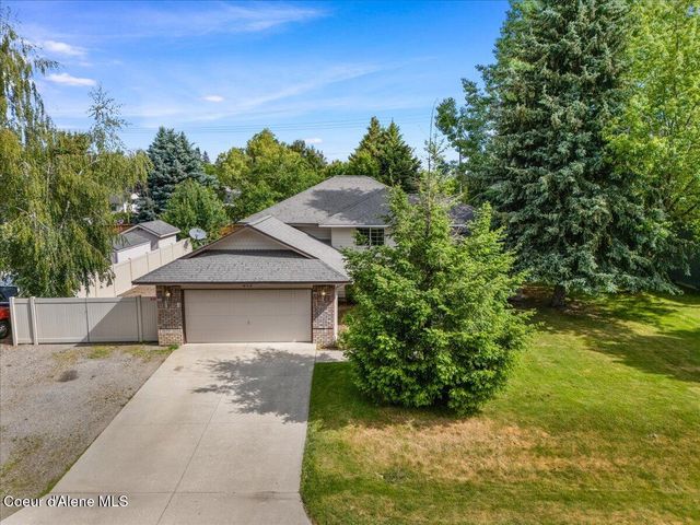 673 E Cloverleaf Dr, Hayden, ID 83835