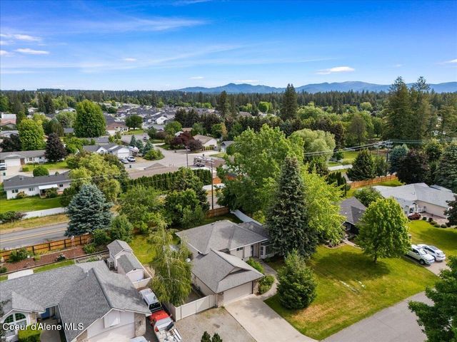 673 E Cloverleaf Dr, Hayden, ID 83835