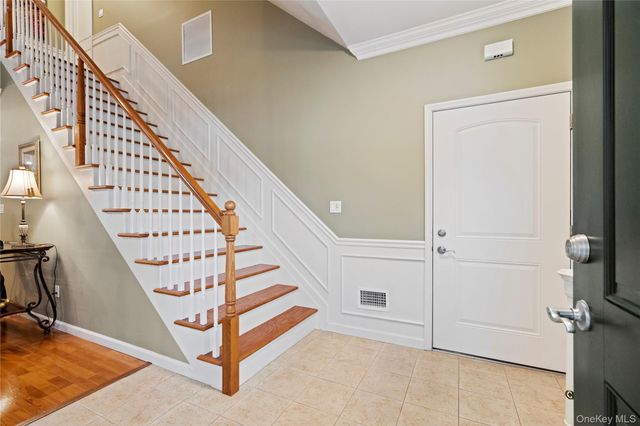 5 Newcastle Court, Riverhead, NY 11901