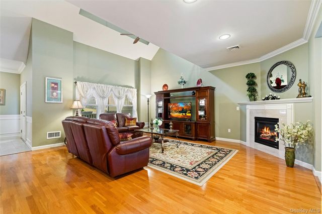 5 Newcastle Court, Riverhead, NY 11901