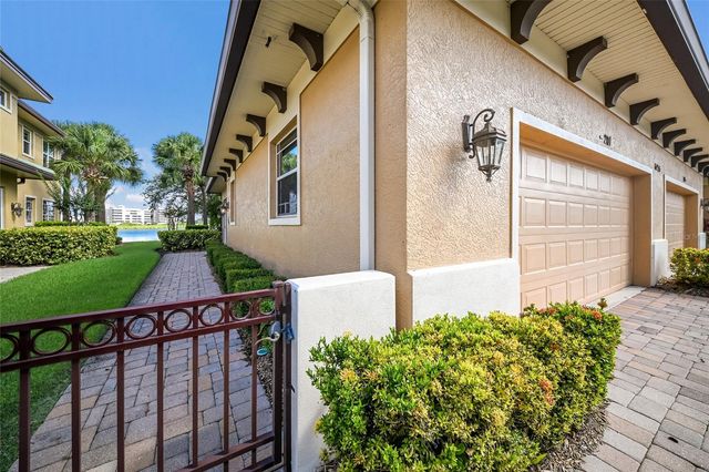6435 MOORINGS POINT CIRCLE 201, Lakewood Ranch, FL 34202