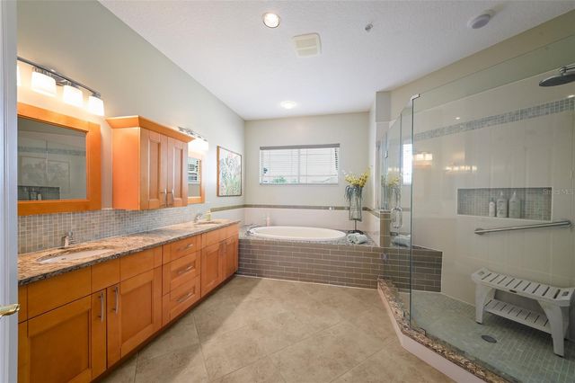 6435 MOORINGS POINT CIRCLE 201, Lakewood Ranch, FL 34202