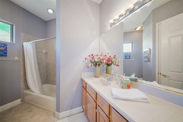 6435 MOORINGS POINT CIRCLE 201, Lakewood Ranch, FL 34202