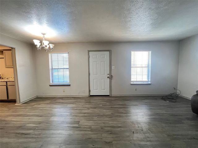 1108 N Elm Street 3, Denton, TX 76201