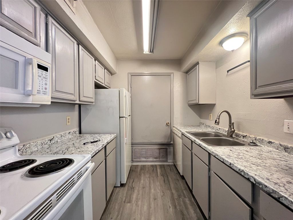 1108 N Elm Street 3, Denton, TX 76201