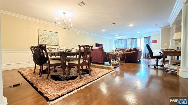 29 Skymark Court, Upper Saddle River, NJ 07458