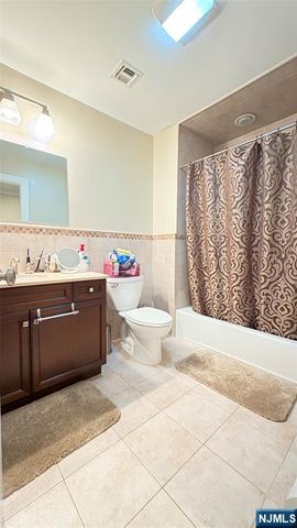 29 Skymark Court, Upper Saddle River, NJ 07458