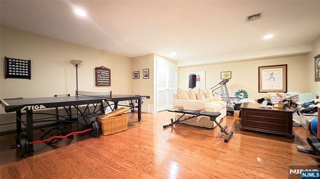 29 Skymark Court, Upper Saddle River, NJ 07458