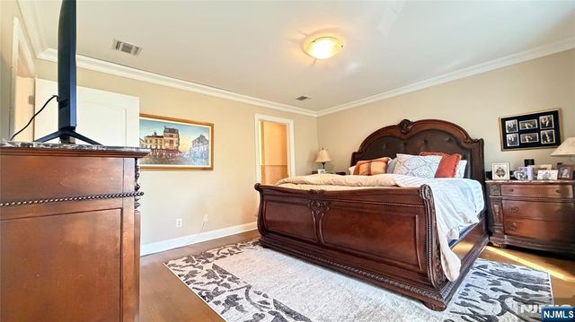 29 Skymark Court, Upper Saddle River, NJ 07458