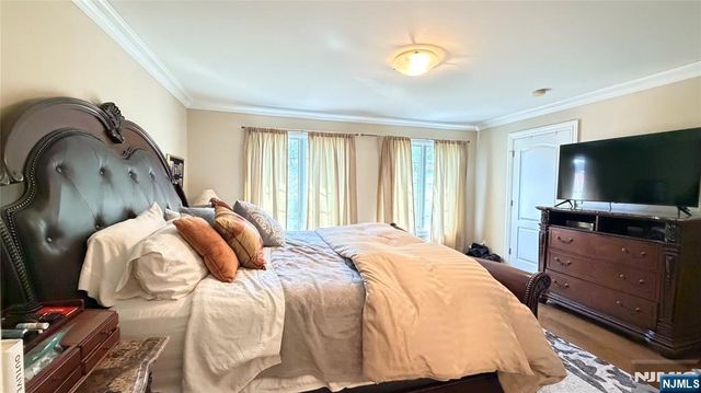29 Skymark Court, Upper Saddle River, NJ 07458